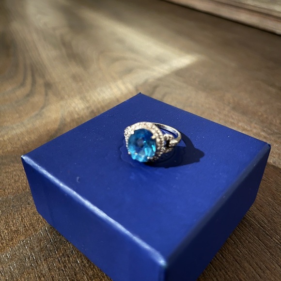 Blue Topaz ring Size 7 - Picture 4 of 6
